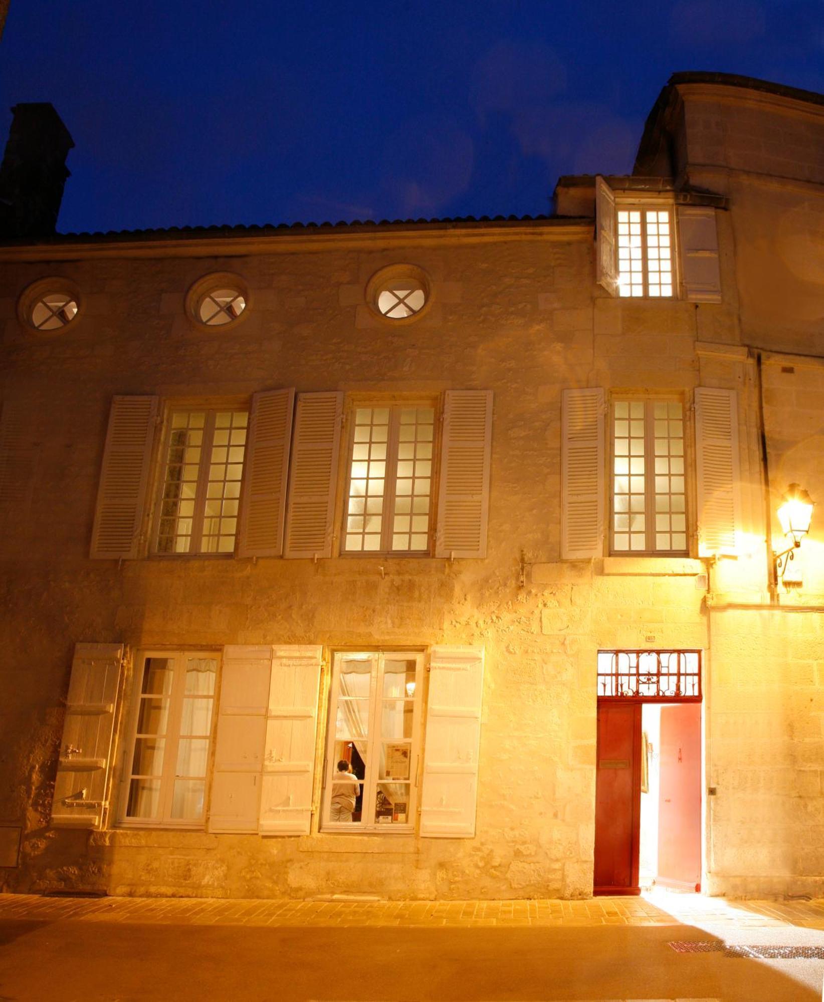 La Porte Rouge - The Red Door Inn Saintes Eksteriør bilde