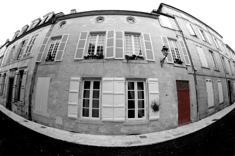 La Porte Rouge - The Red Door Inn Saintes Eksteriør bilde
